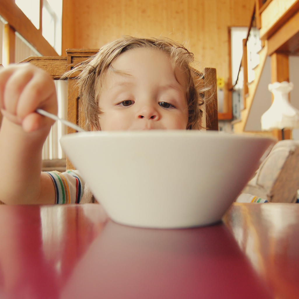 Emotional Eating: Γιατί δεν σταματάμε να τρώμε αυτό το διάστημα;