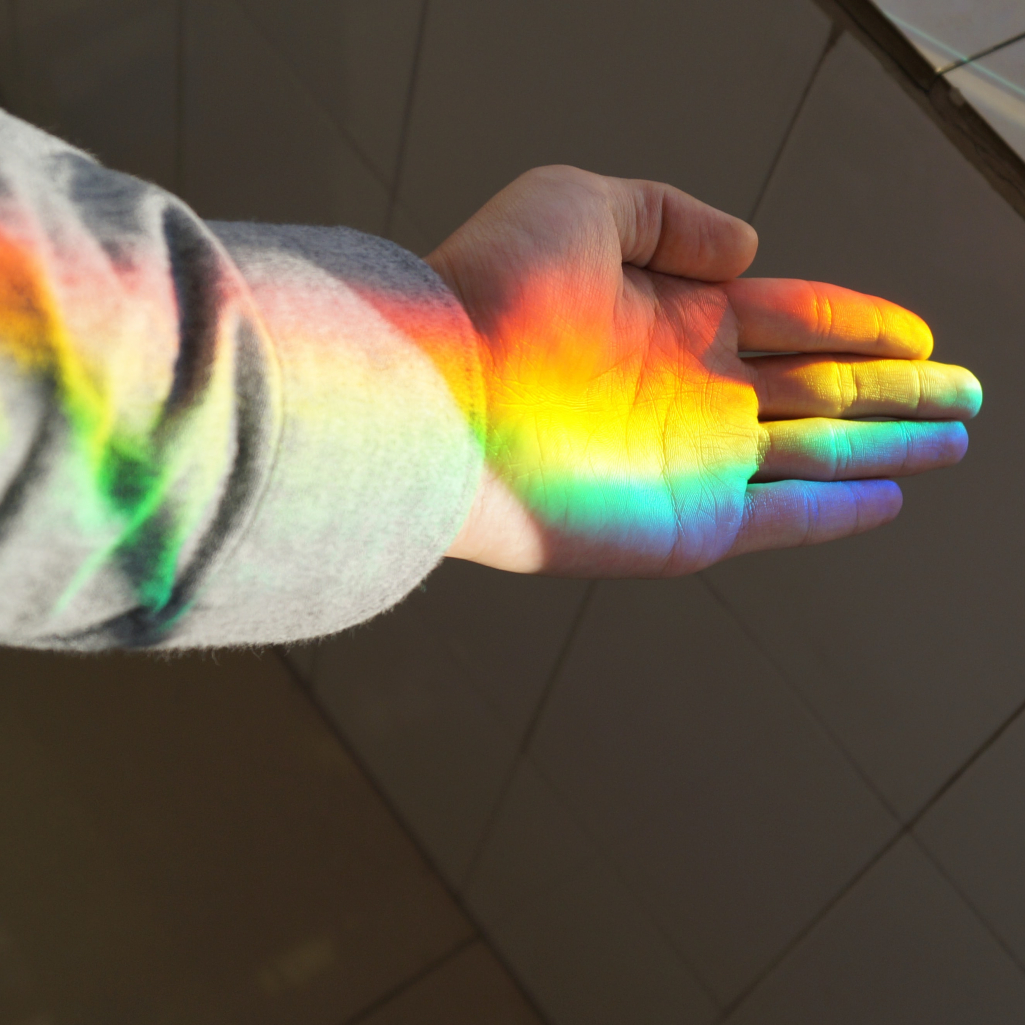 Butterfly Rainbow: Ένα διαφορετικό ουράνιο τόξο ως φόρος τιμής στο NHS εν μέσω του κορωνοϊού