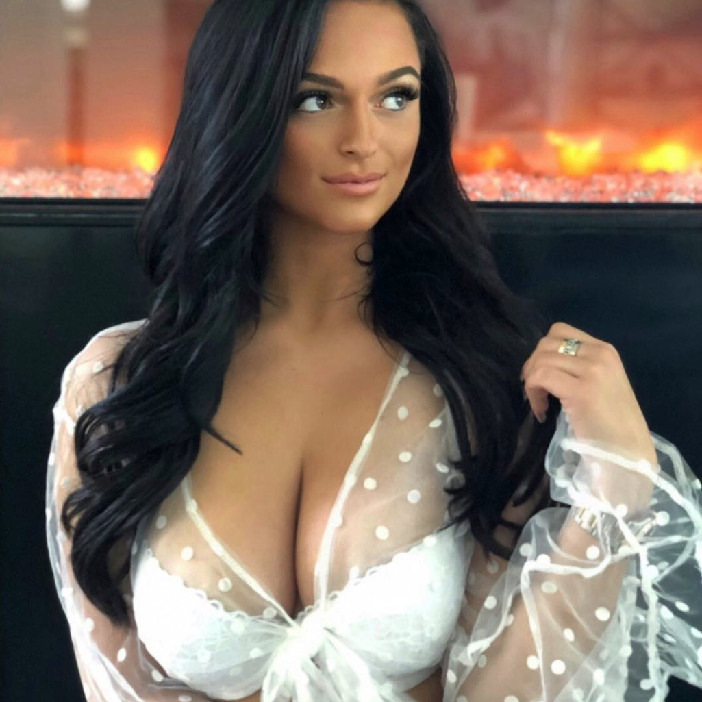 Η Jamie Leigh προκαλεί πολλαπλά εγκεφαλικά στο πέρασμά της