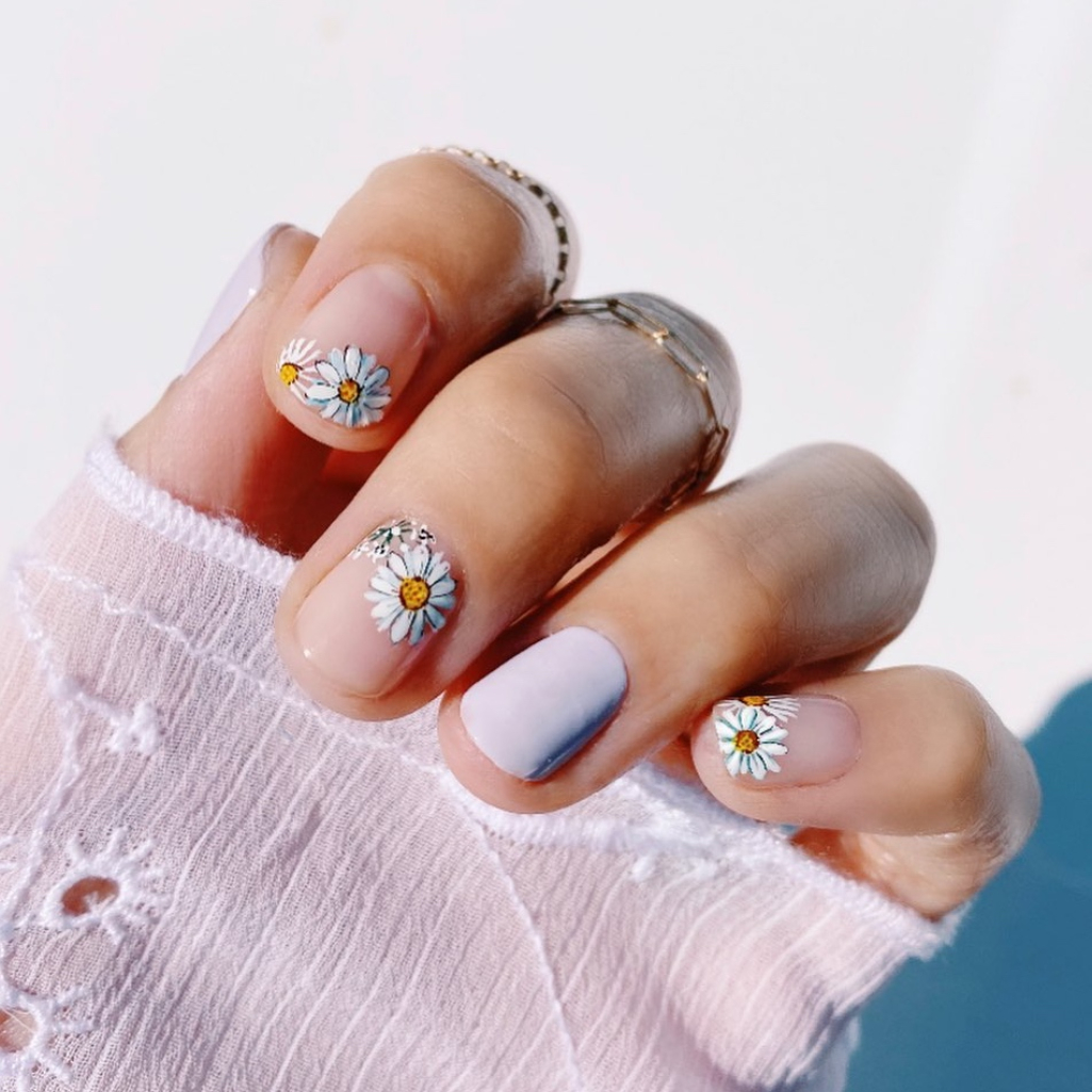 #Floral nails: 5 σχέδια που θα ανανεώσουν το μανικιούρ σας