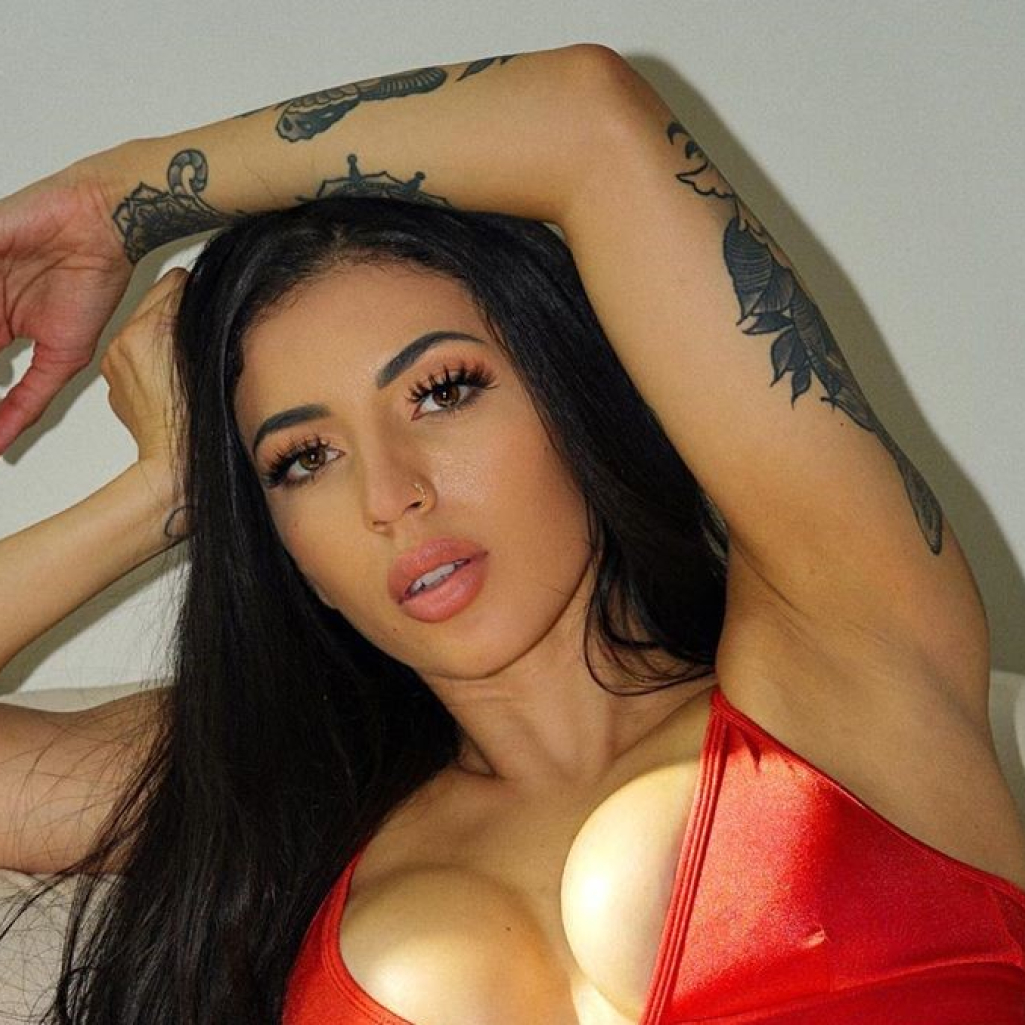 H Bianca Taylor αφήνει ελάχιστα στη φαντασία και κολάζει