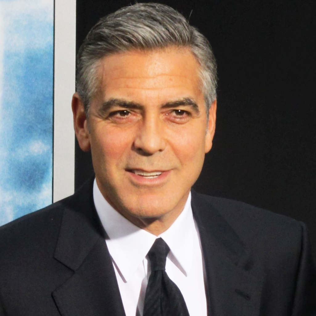 Ο George Clooney κάνει πεντικιούρ στην Catherine Zeta Jones σε μία απολαυστική throwback φωτογραφία