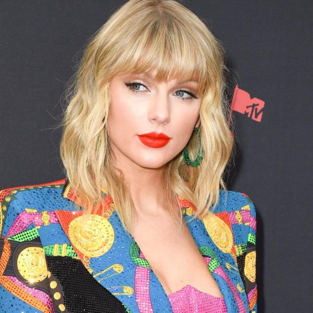 Η Taylor Swift υιοθέτησε την πιο αμφιλεγόμενη τάση στα μαλλιά της