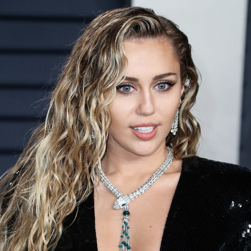 Η Miley Cyrus έκανε το πιο cool κούρεμα της σεζόν εν μέσω πανδημίας