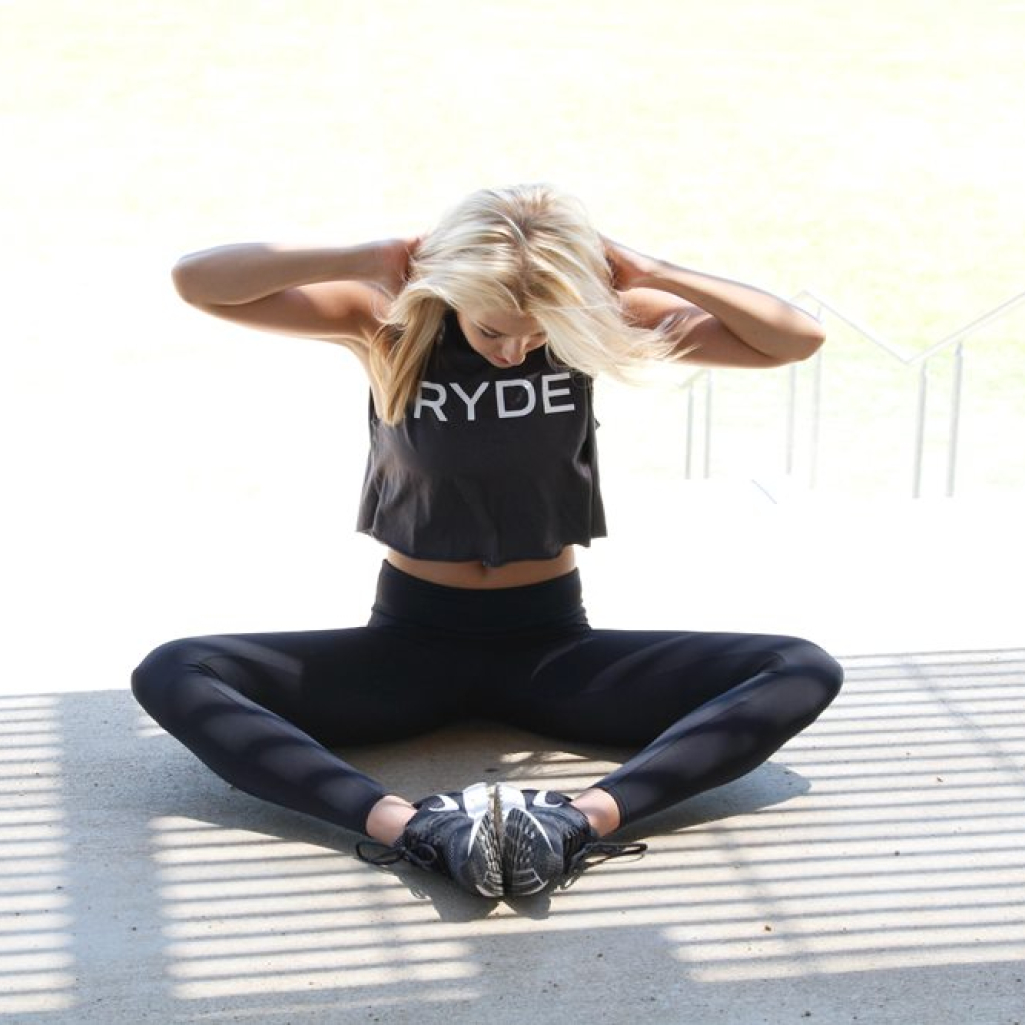 Η Yoga & Pilates Teacher Ιωάννα Κολιακουδάκη μάς δείχνει ένα 10λεπτο πρόγραμμα που υπόσχεται επίπεδη κοιλιά