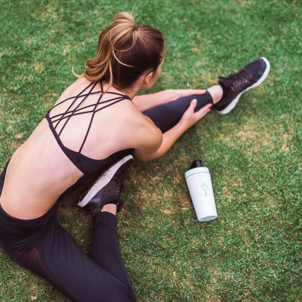 Η Yoga & Pilates Teacher Ιωάννα Κολιακουδάκη μάς δείχνει απλές ασκήσεις για να ανακουφιστούμε από τον πόνο στα γόνατα