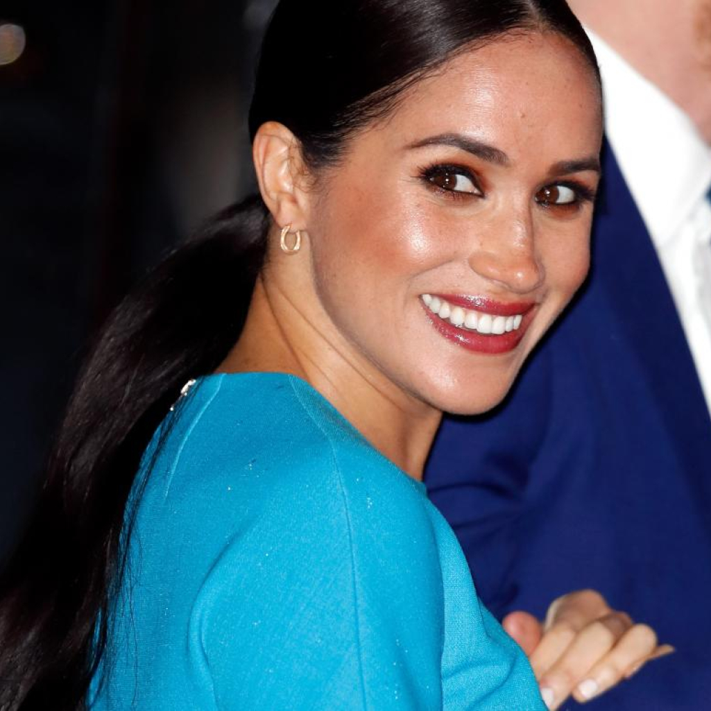 Η σωσίας της Meghan Markle είναι αεροσυνοδός και συζητάει το ενδεχόμενο να υποδυθεί τον ρόλο της δούκισσας