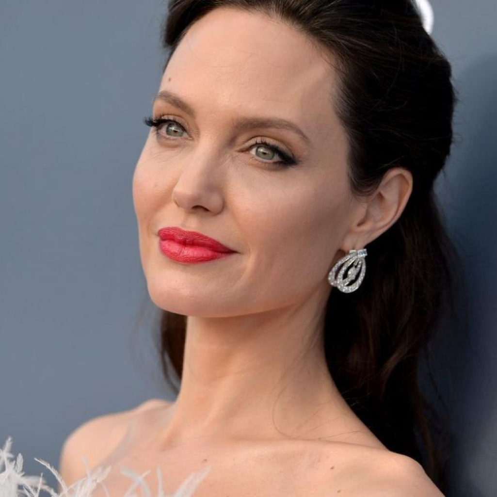 5+1 άγνωστα facts για την Angelina Jolie που σήμερα γίνεται 45 ετών