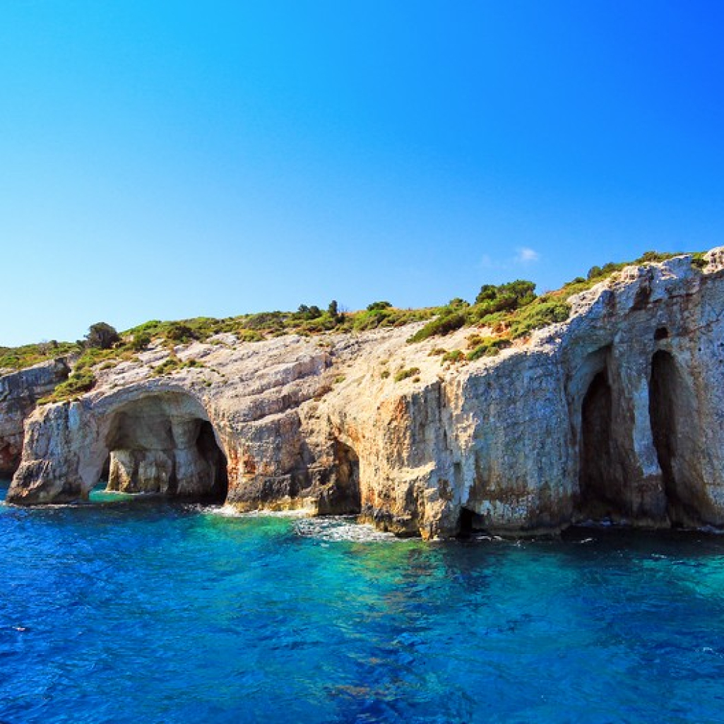 Οκτώ εντυπωσιακές θαλάσσιες σπηλιές στα ελληνικά νησιά 