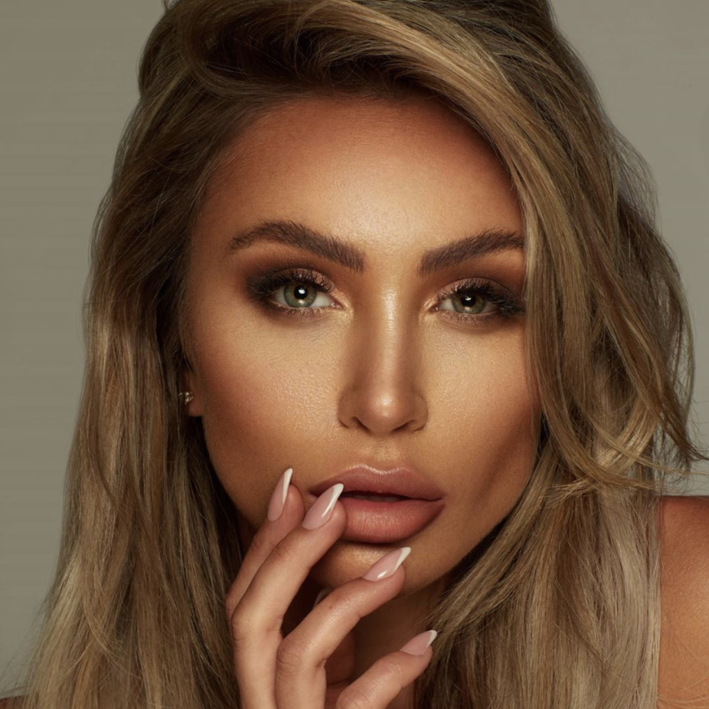 Khloe Terae: Το μοντέλο που βάζει φωτιά στο Instagram με τις πόζες της