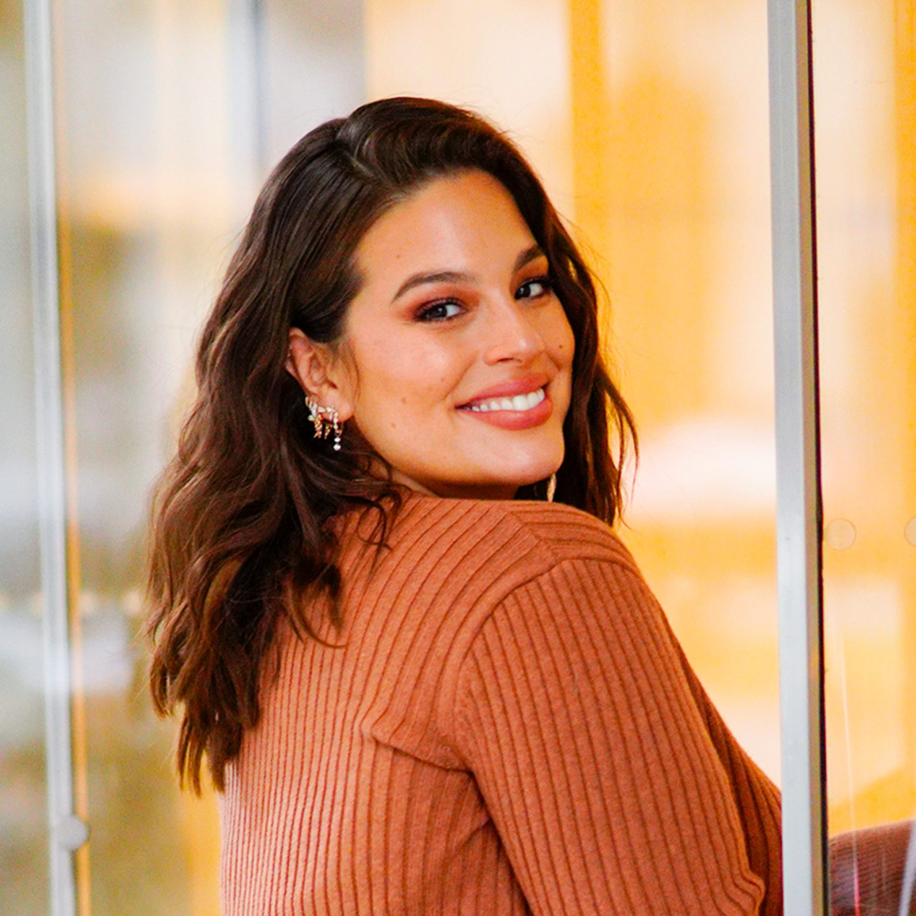 H Ashley Graham έσπασε το δόντι της και δεν δίστασε να το δημοσιεύσει