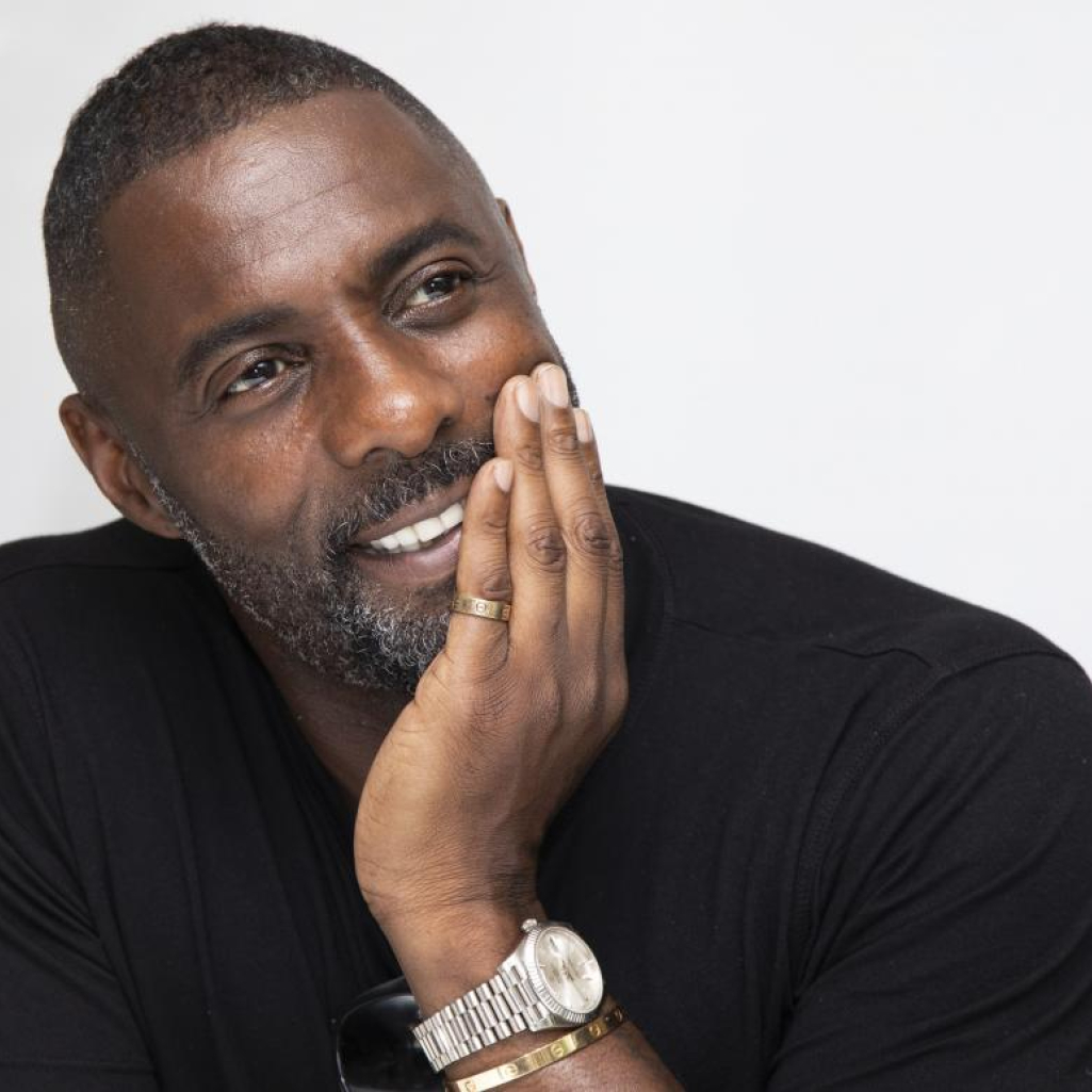 Idris Elba: «Το να με ρωτάτε για τον ρατσισμό είναι σαν να με ρωτάτε πόσο καιρό αναπνέω» 