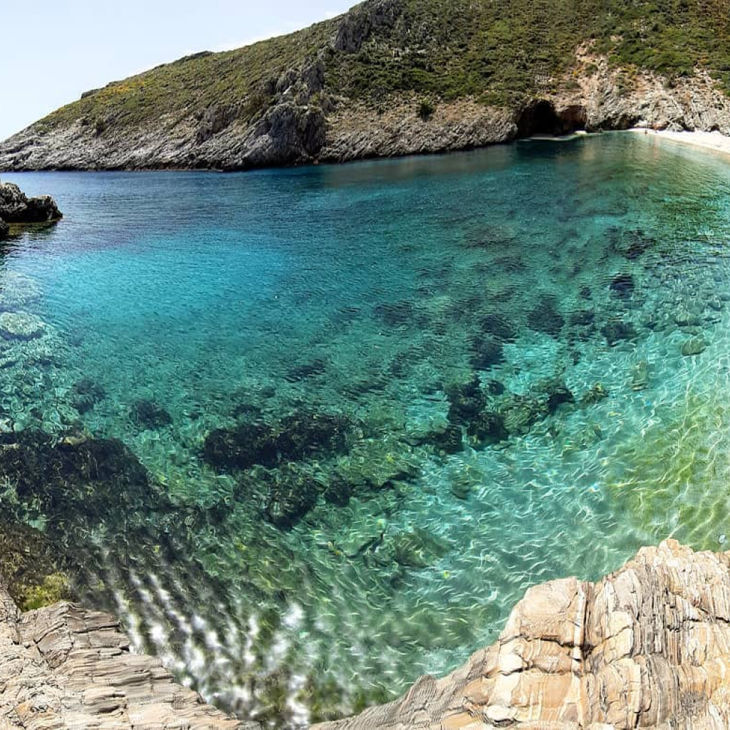 Η διπλή παραλία-καταφύγιο των ερωτευμένων στην Εύβοια