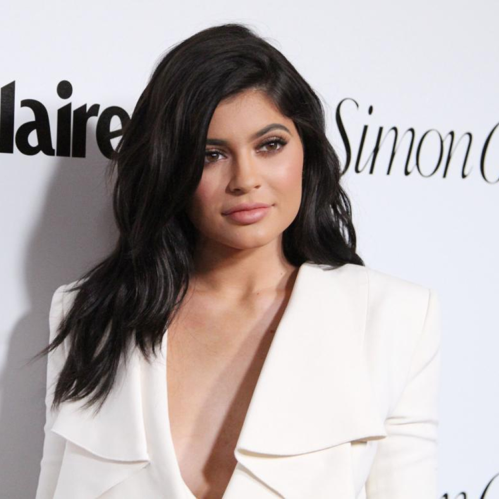 Η Kylie Jenner μάς έδειξε το πιο ανατρεπτικό hair look που έχει υιοθετήσει ποτέ και μας δίχασε