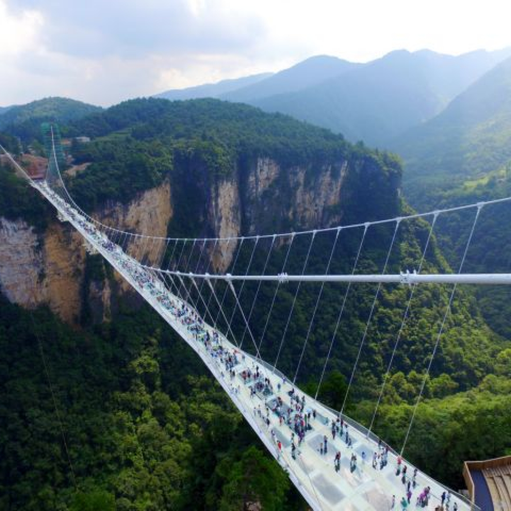 Δείτε τη μεγαλύτερη γυάλινη γέφυρα στον κόσμο