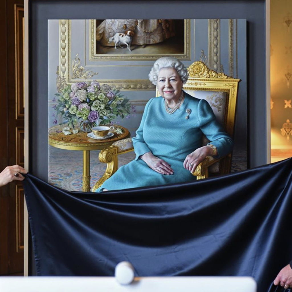Η βασίλισσα Ελισάβετ παρακολούθησε εικονικά την παρουσίαση του νέου της πορτρέτου