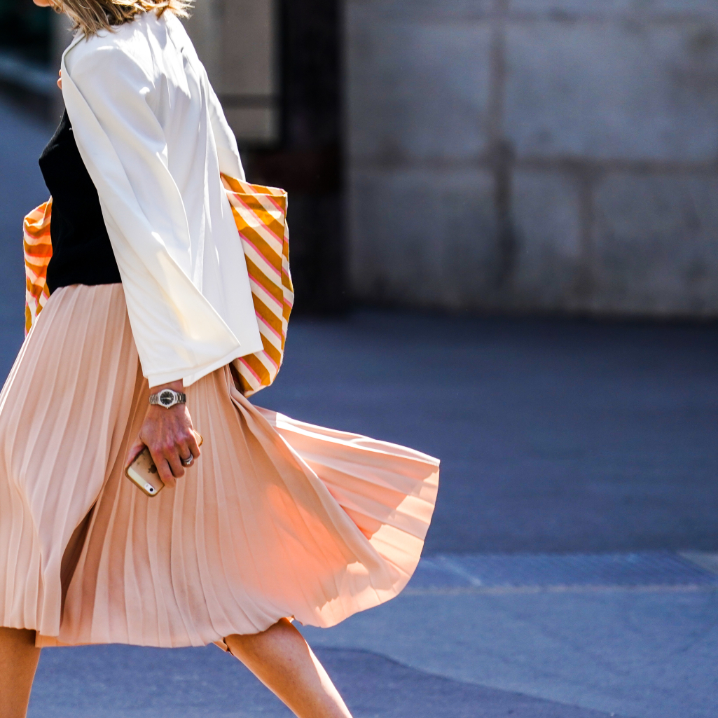 Τα fashion girls έχουν εμμονή με αυτήν τη cult φούστα