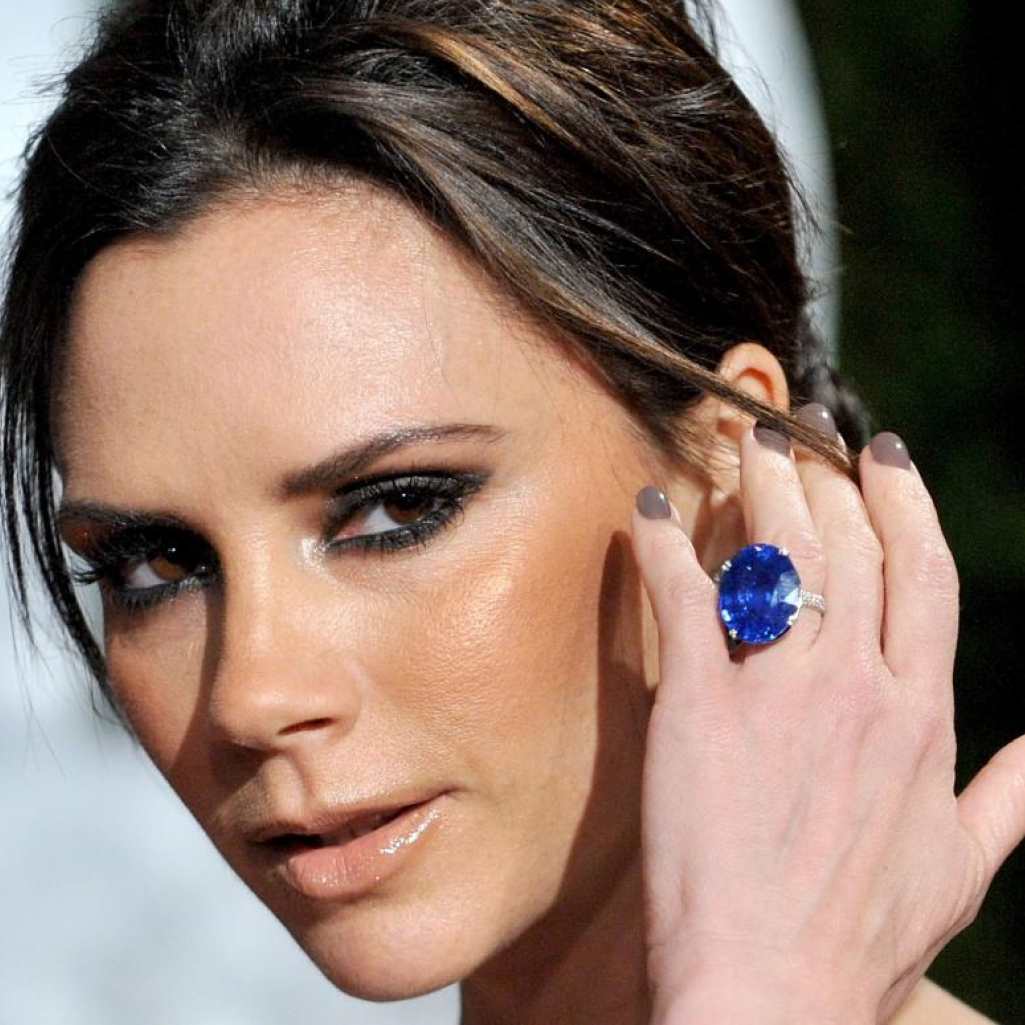 H Victoria Beckham φόρεσε το ιδανικό μαγιό που αναδεικνύει υπέροχα το μαύρισμα