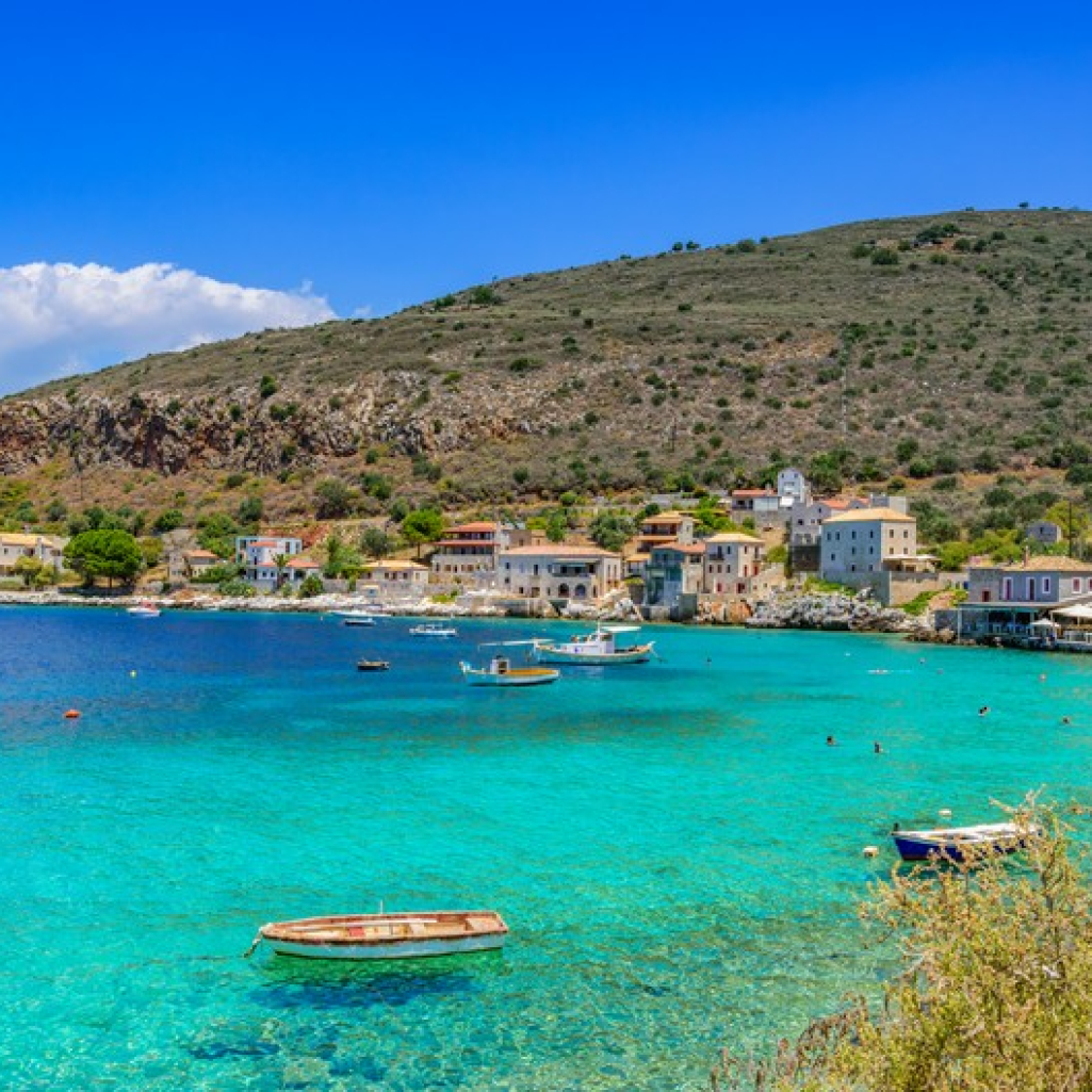 Λιμένι: Το πέτρινο λιμάνι με την άγρια ομορφιά