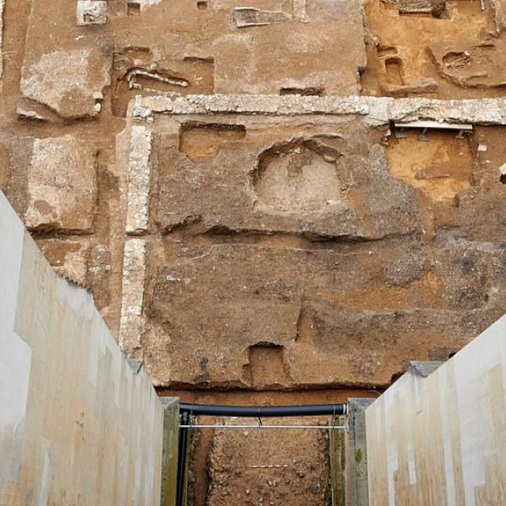 Ανακαλύφθηκε σε ναό μυστική κρύπτη του 13ου αιώνα γεμάτη οστά