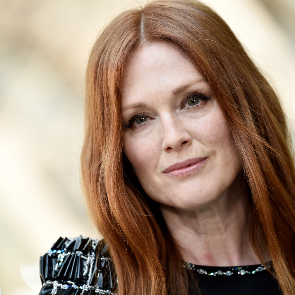 Η φωτογραφία της Julianne Moore με τον σύζυγό της για τα 17 χρόνια γάμου είναι ό,τι πιο όμορφο είδαμε