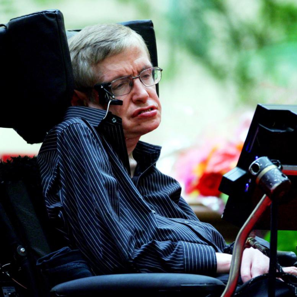 Η θυελλώδης σχέση του Stephen Hawking με τη δεύτερη γυναίκα του, Elaine και οι αποκαλύψεις για την ερωτική τους ζωή προκαλούν αίσθηση
