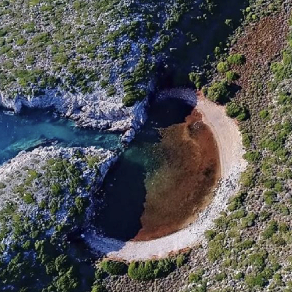 Η άσ(χ)ημη δίδυμη παραλία της διάσημης Βοϊδοκοιλιάς με το παράξενο όνομα