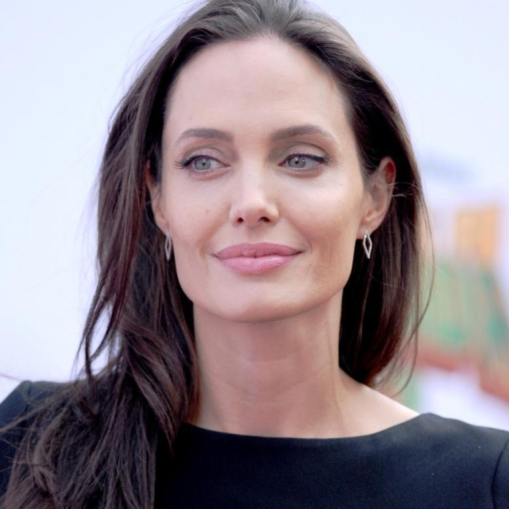 Η Angelina Jolie δείχνει για ακόμη μία φορά τον φιλανθρωπικό της χαρακτήρα στηρίζοντας οικονομικά τα παιδιά της Υεμένης