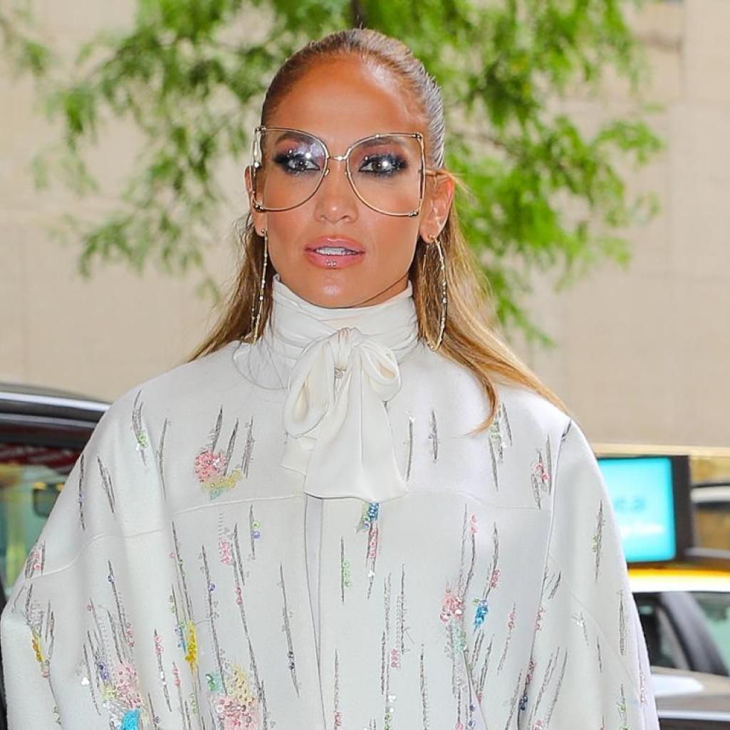 Η Jennifer lopez δημοσίευσε μια make-up free selfie της και αυτός είναι ο λόγος