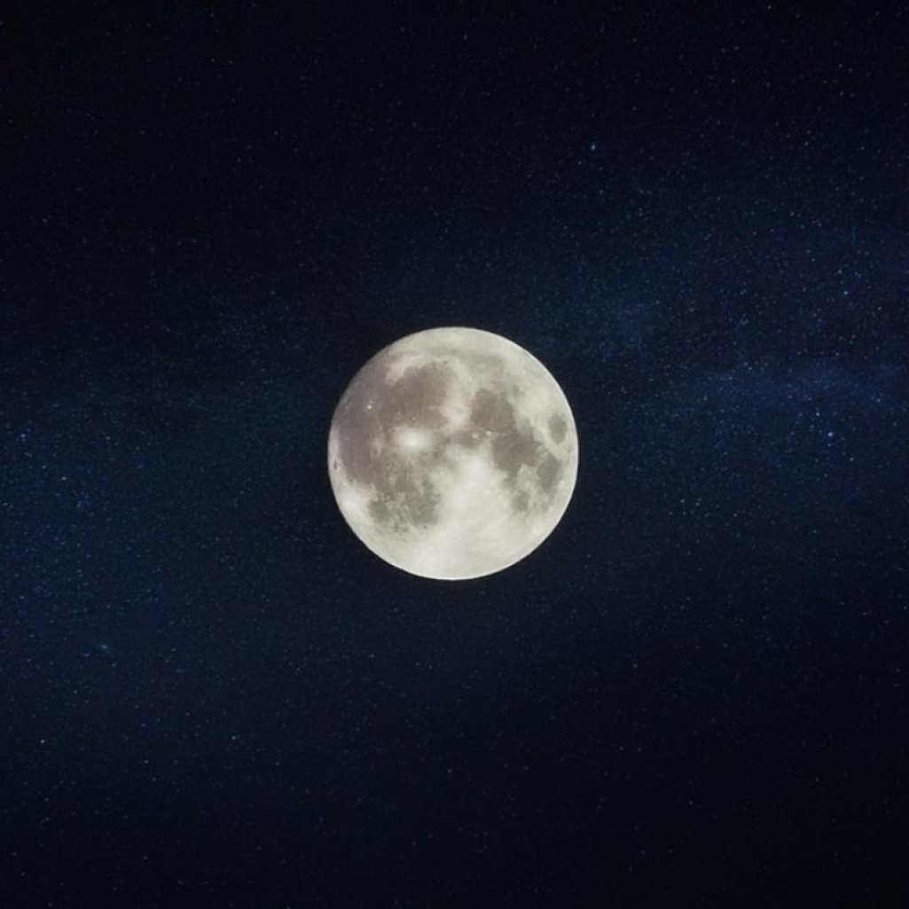 Το «φεγγάρι του καλαμποκιού»: Ετοιμαστείτε για την πιο εντυπωσιακή Πανσέληνο, που θα είναι η τελευταία του καλοκαιριού
