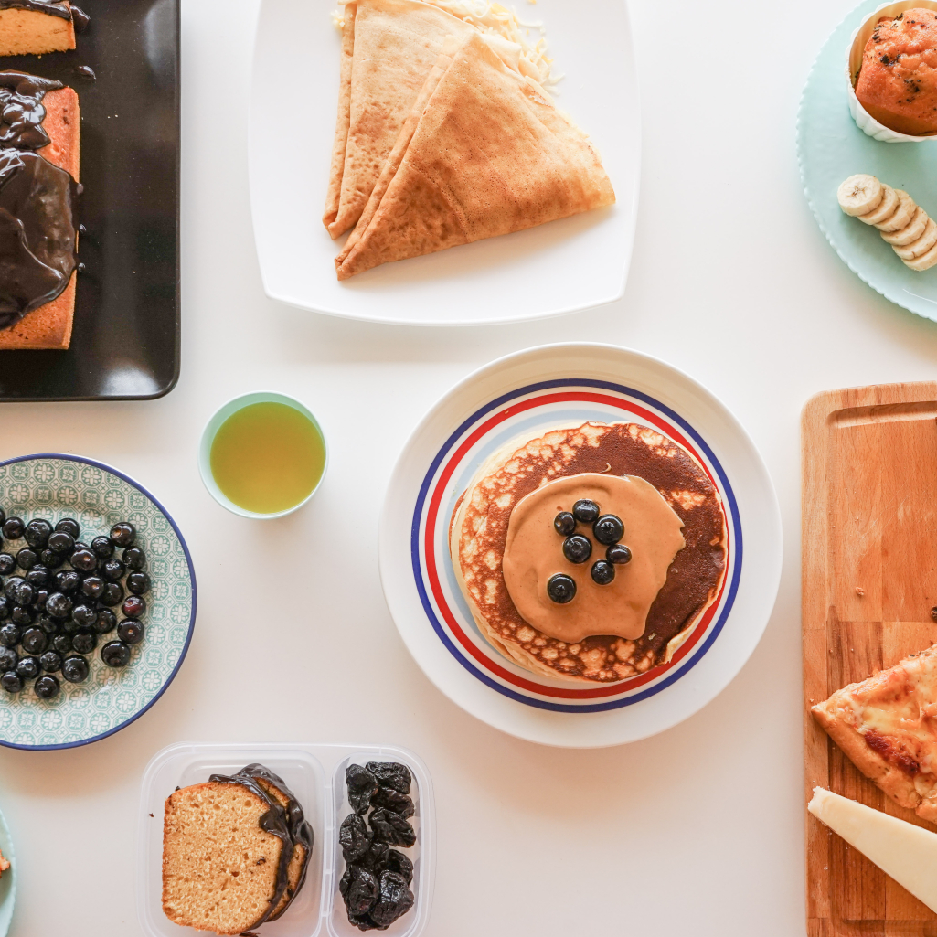 Υγιεινά και πεντανόστιμα: Τα 5 snacks που θα λατρέψουν τα παιδιά, χωρίς να σας «κλείσουν» στην κουζίνα