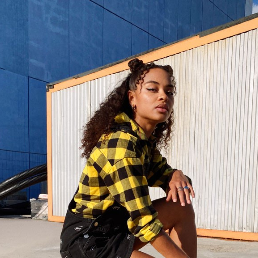 Η TOMMY HILFIGER υποστηρίζει τη δέσμευση υπέρ της βιωσιμότητας με την FALL 2020 TOMMY JEANS ΣΥΛΛΟΓΗ