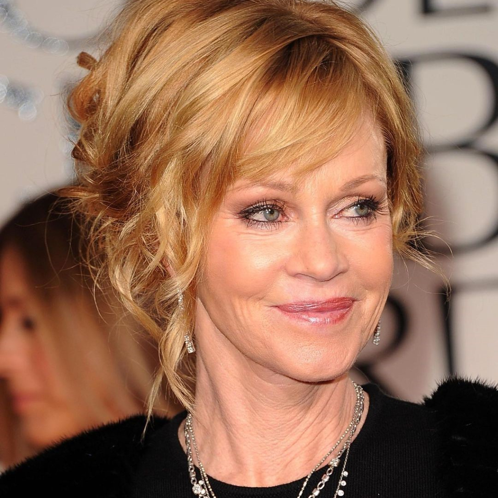 H εντυπωσιακή φωτογράφιση της Melanie Griffith στα 63 της με εσώρουχα έγινε για τον καλύτερο σκοπό