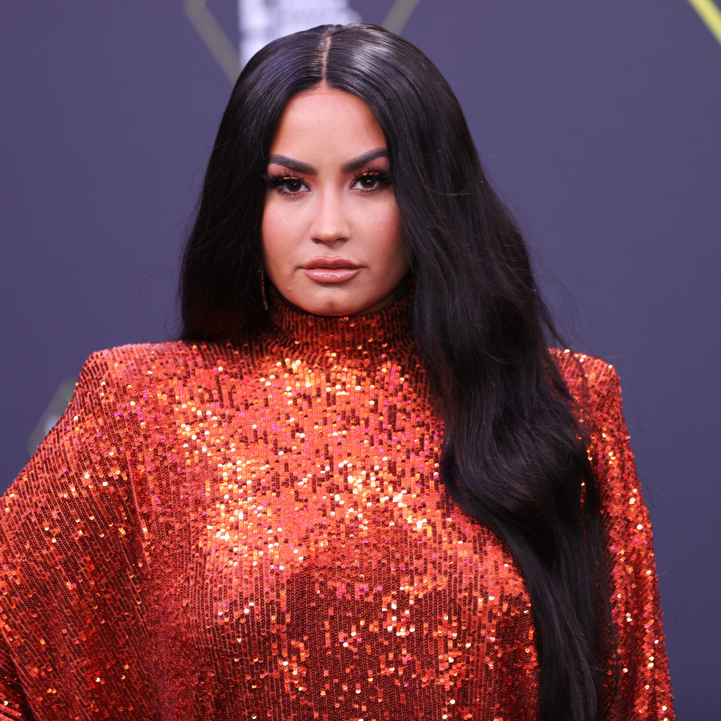 People's Choice Awards 2020: Oι ωραιότερες εμφανίσεις είχαν κόκκινο χρώμα