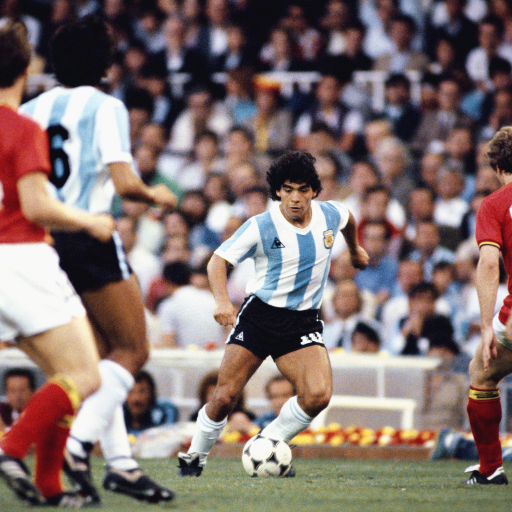 O κόσμος θρηνεί το χαμό του "Θεού της μπάλας" Diego Μaradona