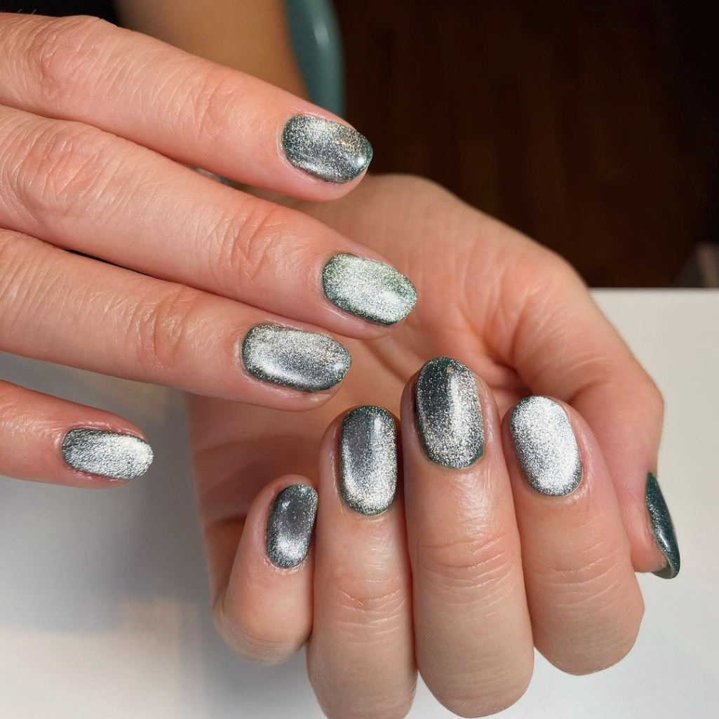 Velvet Nails: Η hot τάση στα νύχια που υιοθετούν όλα τα fashion girls του Instagram 
