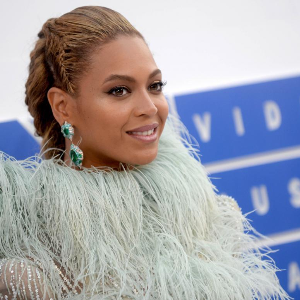 Η Beyoncé δωρίζει 500.000 δολάρια σε οικογένειες που έπληξε η πανδημία
