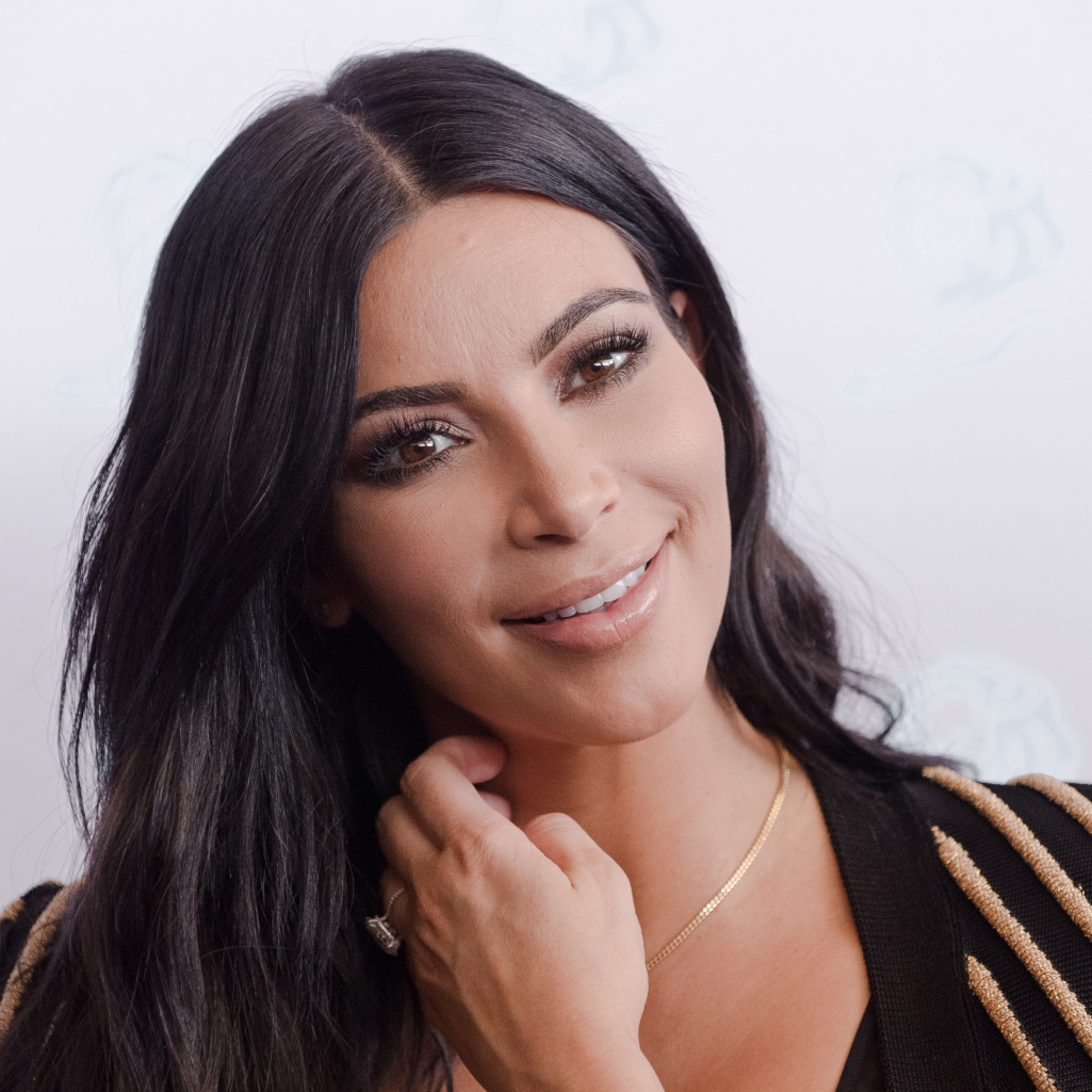 H Kim Kardashian έκανε ρεβεγιόν με ένα ένα six pack... φόρεμα