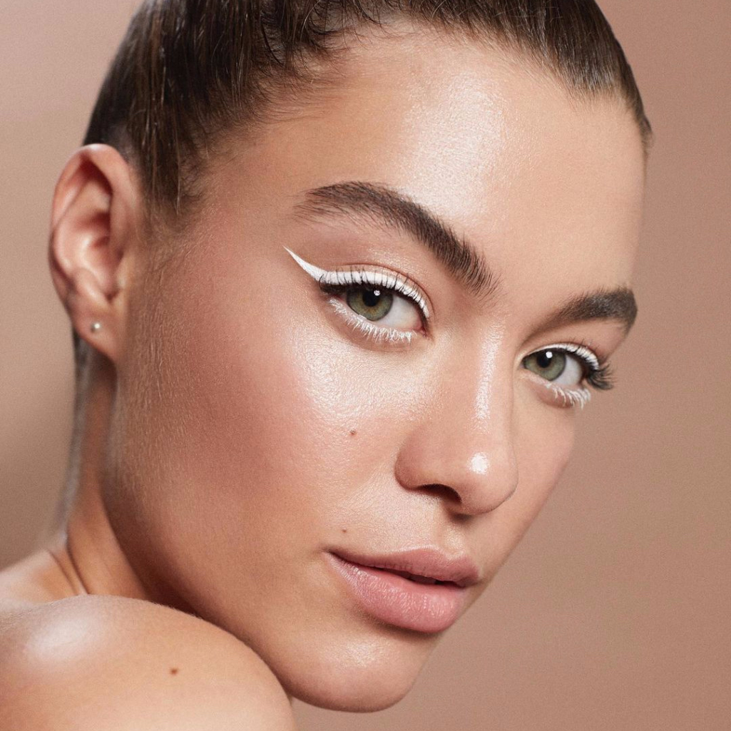 Tα top eyeliners που θα τονίσουν το βλέμμα σας όσο φοράτε μάσκα προστασίας