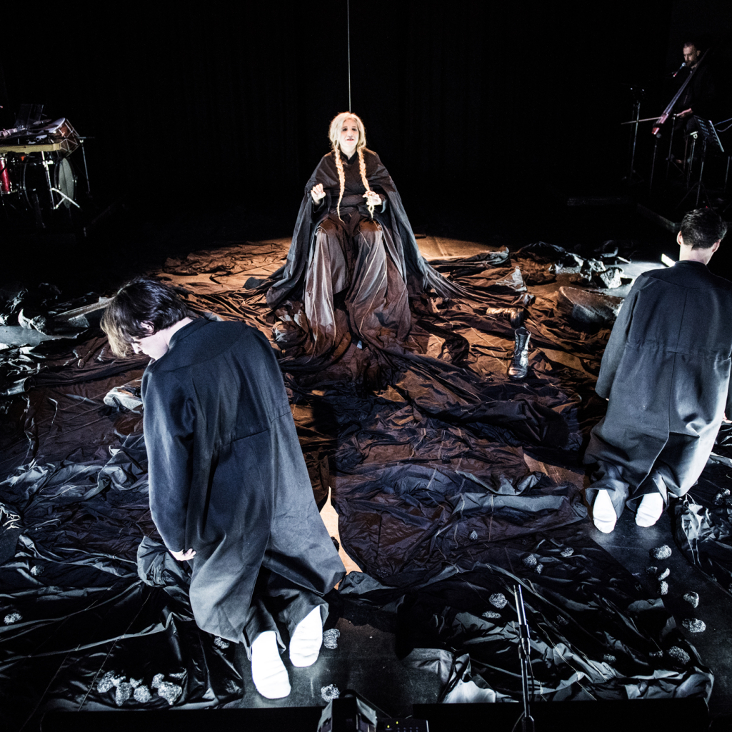 Μήδεια του Ευριπίδη Medea Son(g)s: Live streaming από την Ερευνητική Σκηνή στο Θέατρο Rex – Σκηνή «Κατίνα Παξινού»