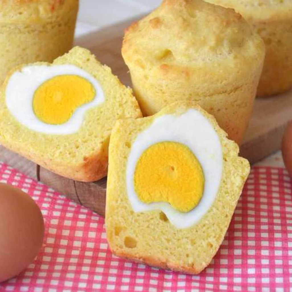 Πεντανόστιμα muffins γεμιστά με αυγό 