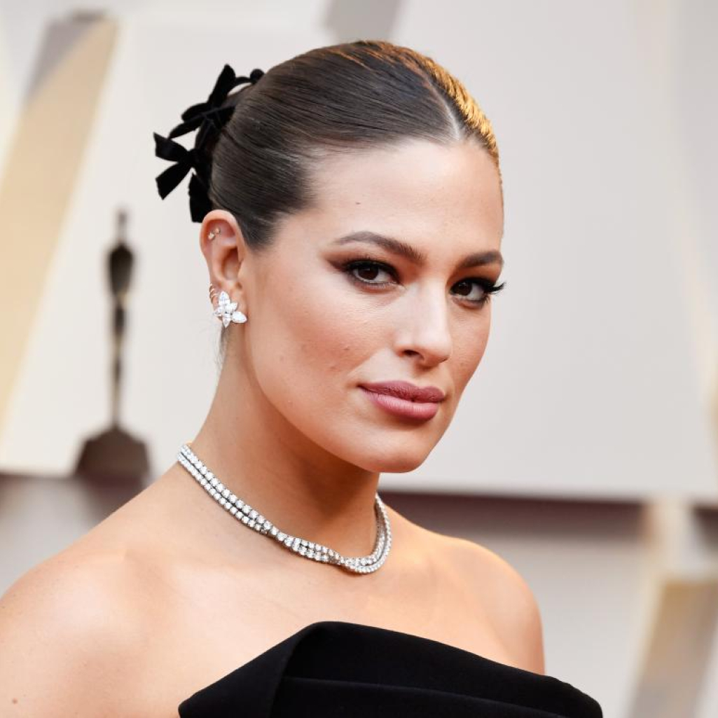 H Ashley Graham γιόρτασε τα πρώτα γενέθλια του γιου της με τον πιο γλυκό τρόπο