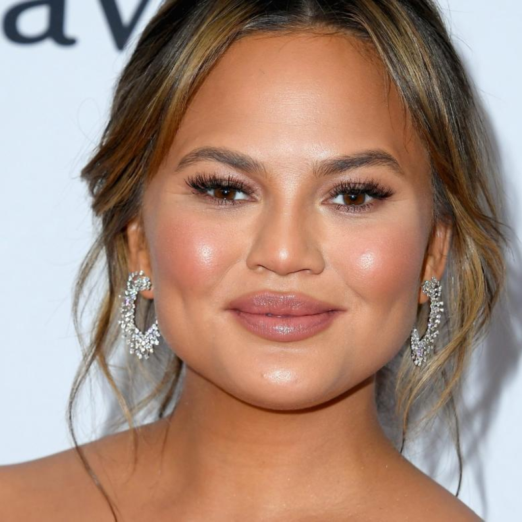 Η Chrissy Teigen κατάφερε να γίνει το 12ο άτομο που ακολουθεί ο Joe Biden στο Twitter