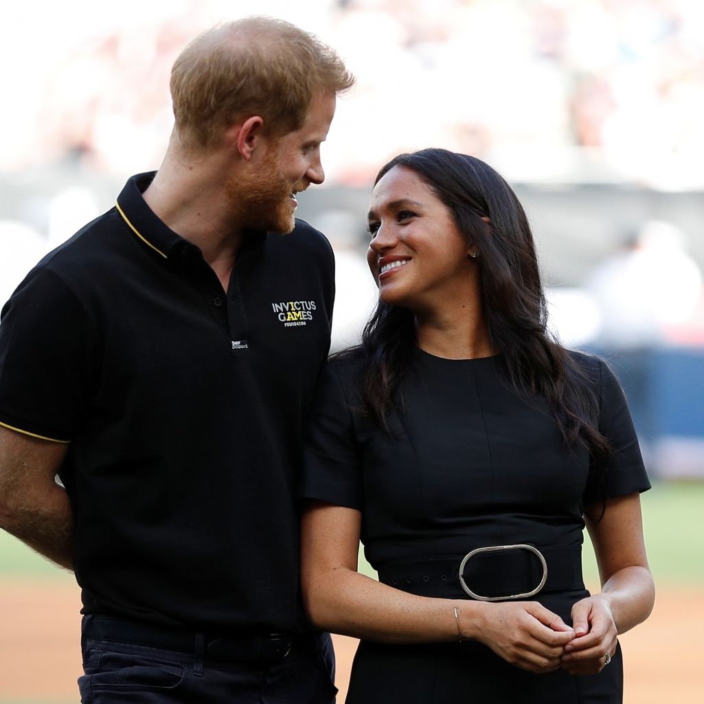 H Meghan Markle και ο πρίγκιπας Harry παραδίδουν οριστικά τους τίτλους τους στη βασίλισσα
