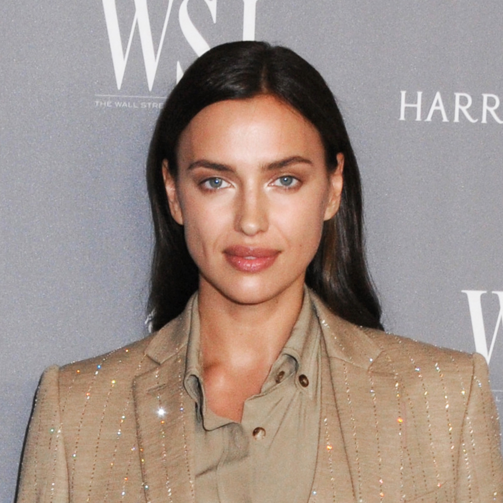 H Irina Shayk μόλις εμφανίστηκε με πράσινα μαλλιά και το αποτέλεσμα μας ξαφνιάζει