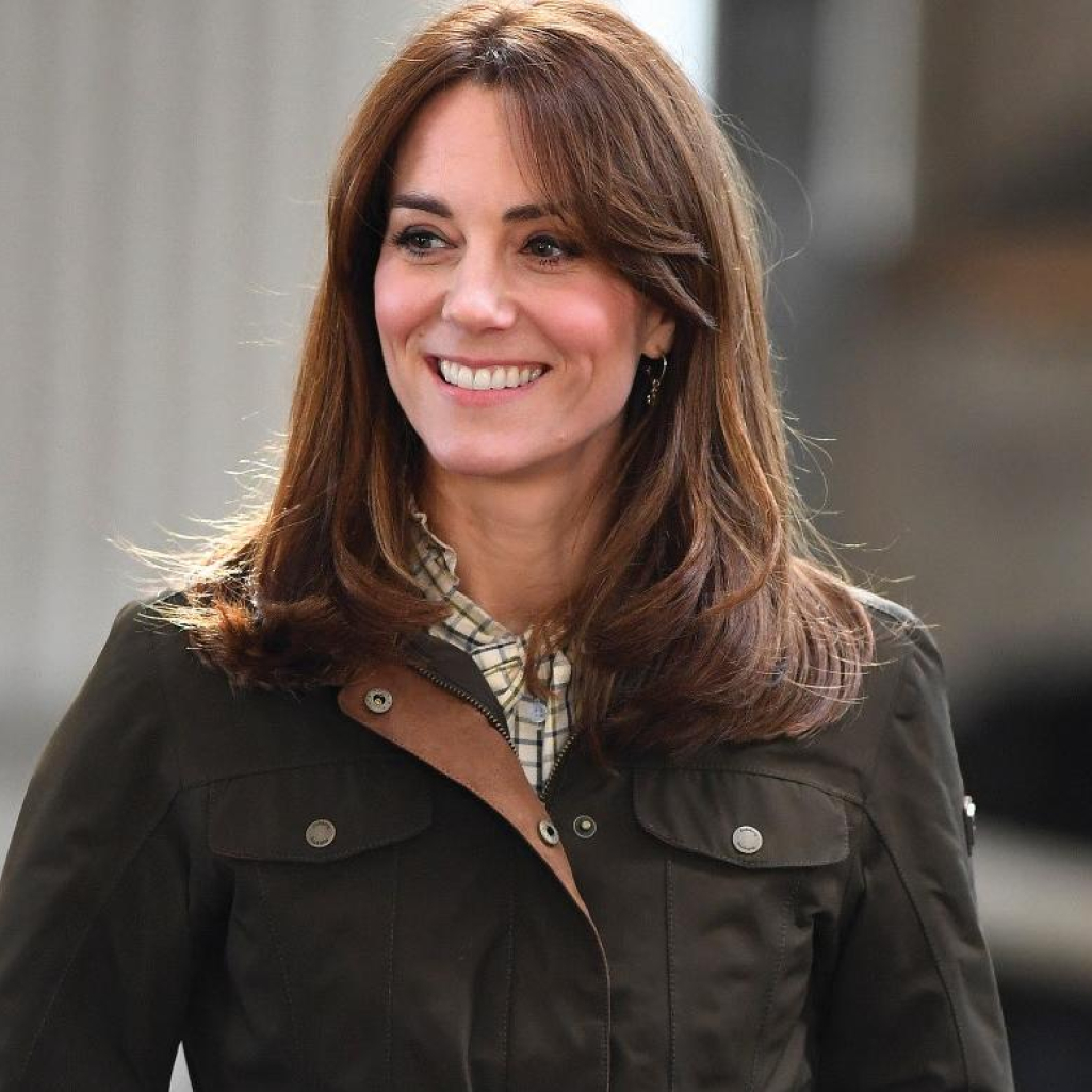 Η ξεχωριστή εμφάνιση της Kate Middleton με chic tweed σακάκι σε zoom call