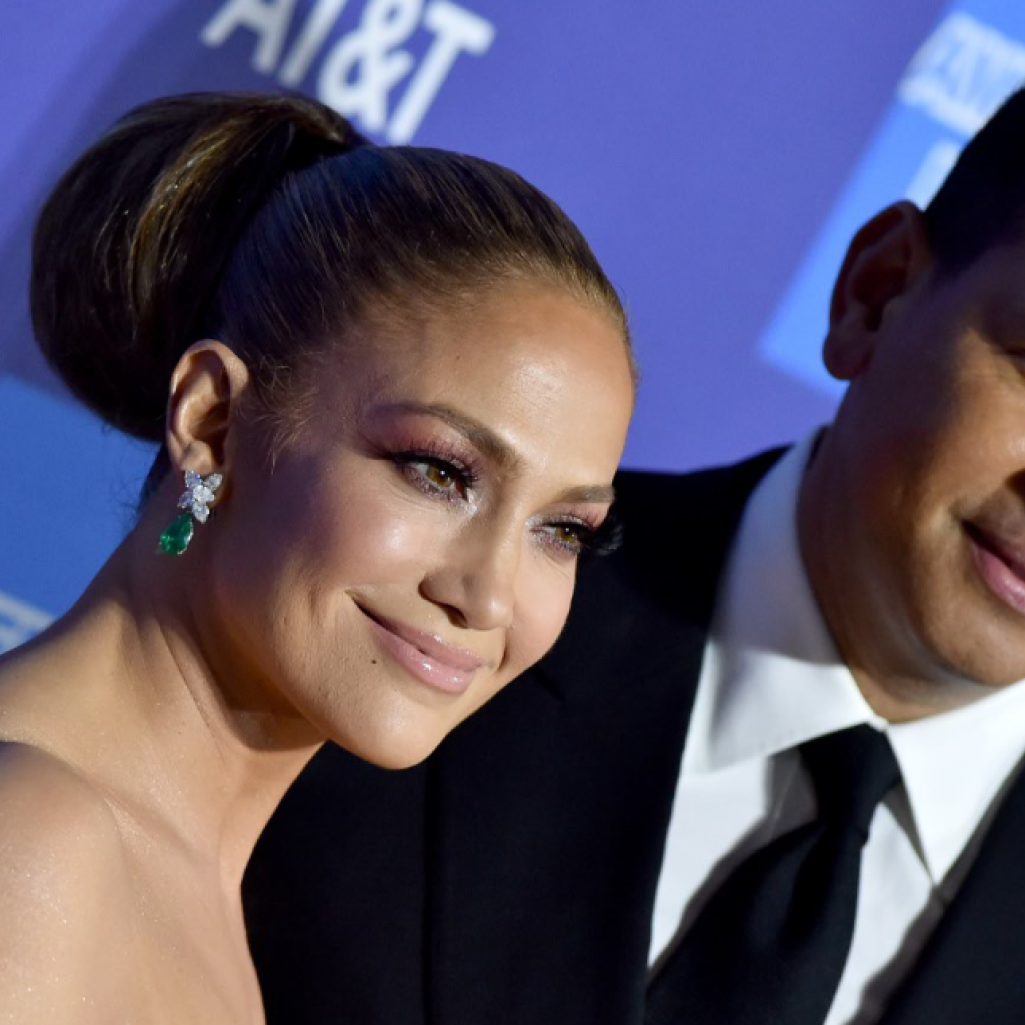Η iconic εμφάνιση της Jennifer Lopez στο Super Bowl με τον σύντροφό της, Alex Rodriguez