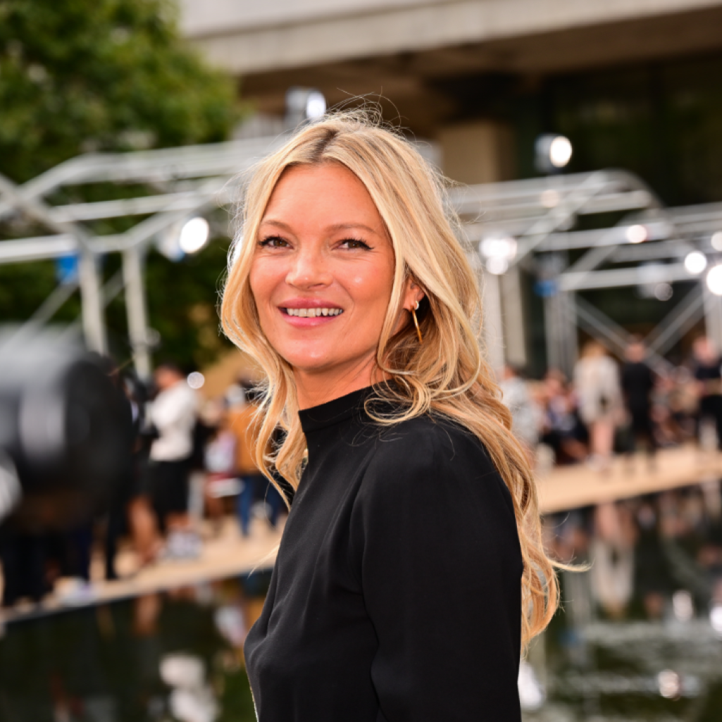 H Kate Moss φορά το πιο εντυπωσιακό πανωφόρι στην καμπάνια Saint Laurent, υπάρχει όμως κάτι πολύ "λάθος"