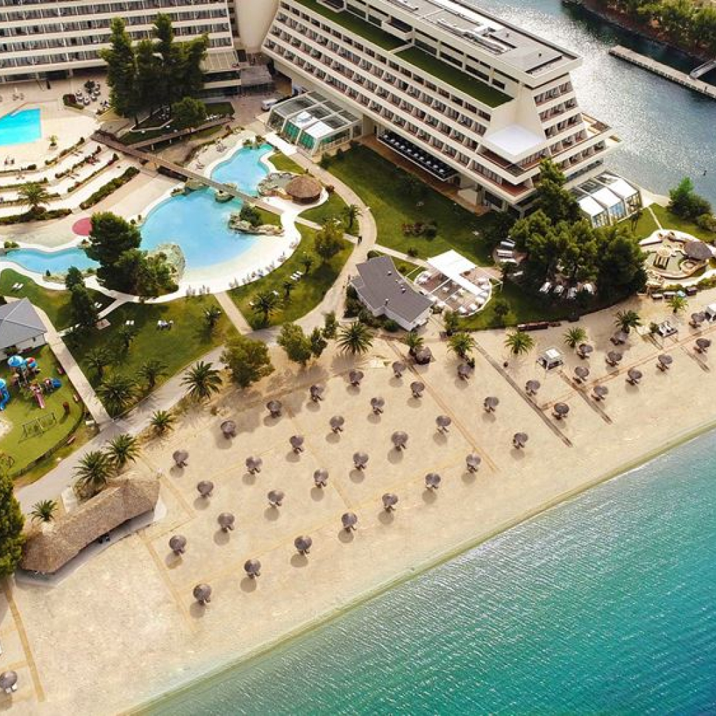 To iconic PORTO CARRAS GRAND RESORT ανοίγει τον Απρίλιο του 2021