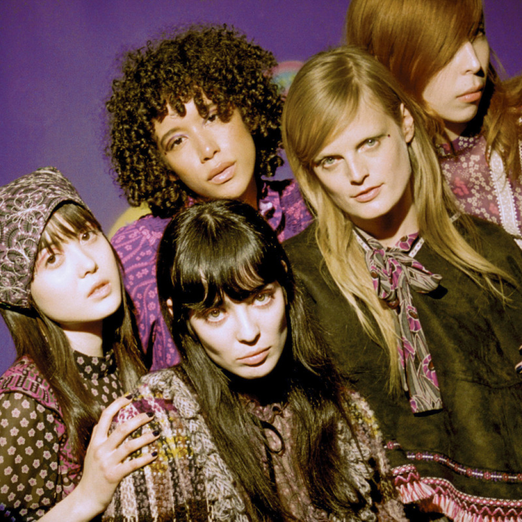 Anna Sui: Για την φθινoπωρινή συλλογή εμπνεύστηκε από την Jane Birkin και την ταινία Wanderwall